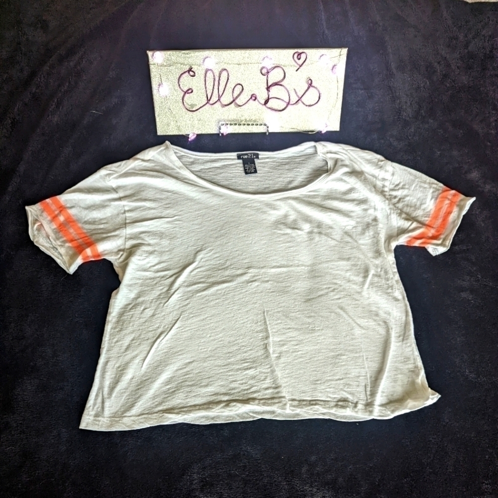 46. Crop Tee